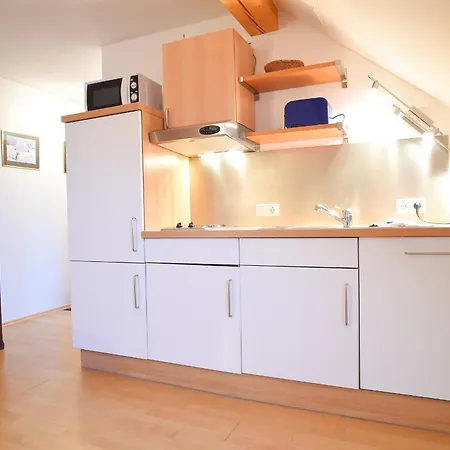 Apartment Hof Koehne - Altes - Dachstube Links